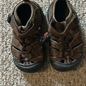 Keen Brown and Black Outdoor Sandals with Rugged Design